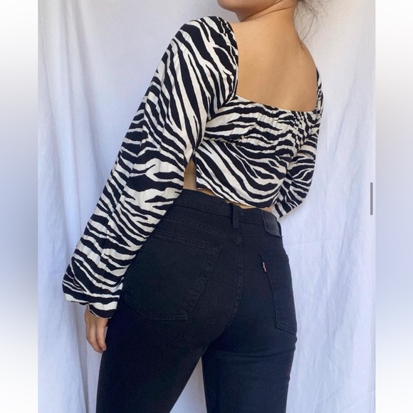 Motel Rocks Puff sleeve Irene Crop Top - Picture 10 of 11